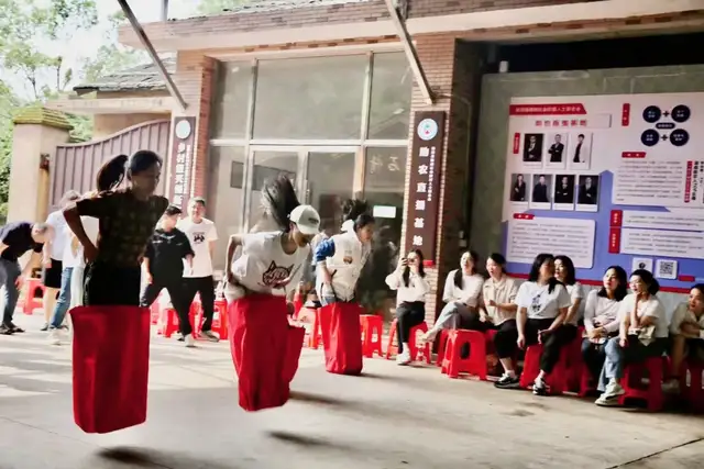 【青春当燃 有我在场】湘潭县人民医院开展五四青年节团建拓展活动