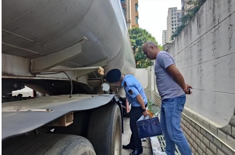 “隐患清零”进行中，湘潭交通执法部门开展危运车辆回场安全抽检