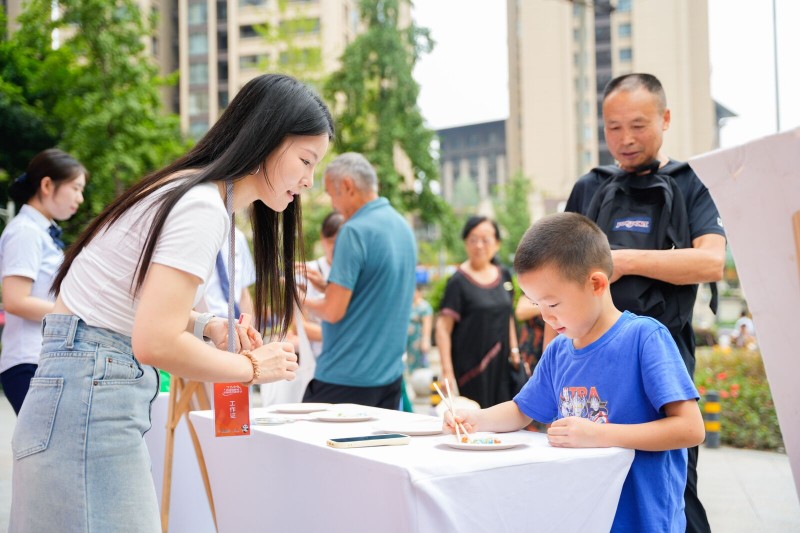 成都银行益州大道支行成功举办“携手共进 感恩有你”社区嘉年华活动