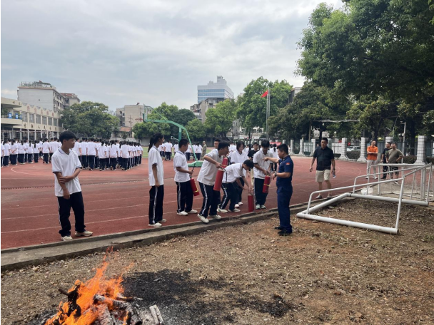 消防知识进校园，开启平安开学季 ——湘潭市第二中学2024年下学期高一年级消防知识讲座